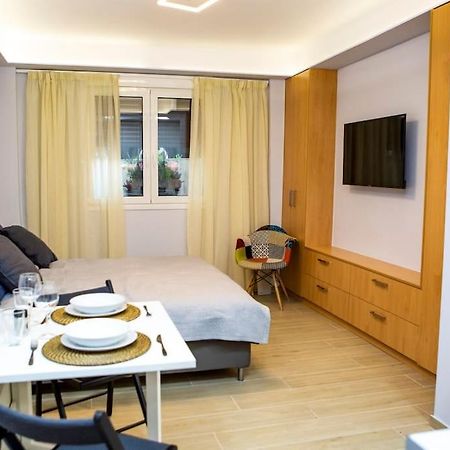 Studio Apartment With All Amenities In Kolonaki เอเธนส์ ภายนอก รูปภาพ