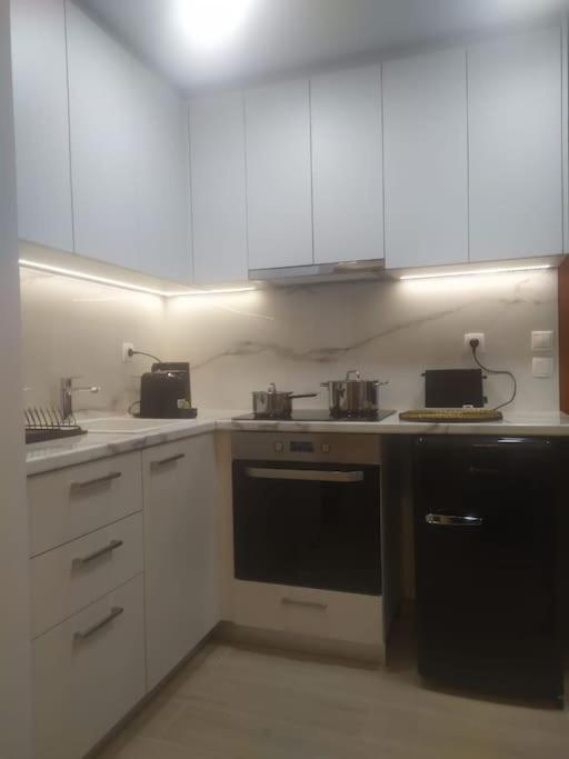 Studio Apartment With All Amenities In Kolonaki เอเธนส์ ภายนอก รูปภาพ
