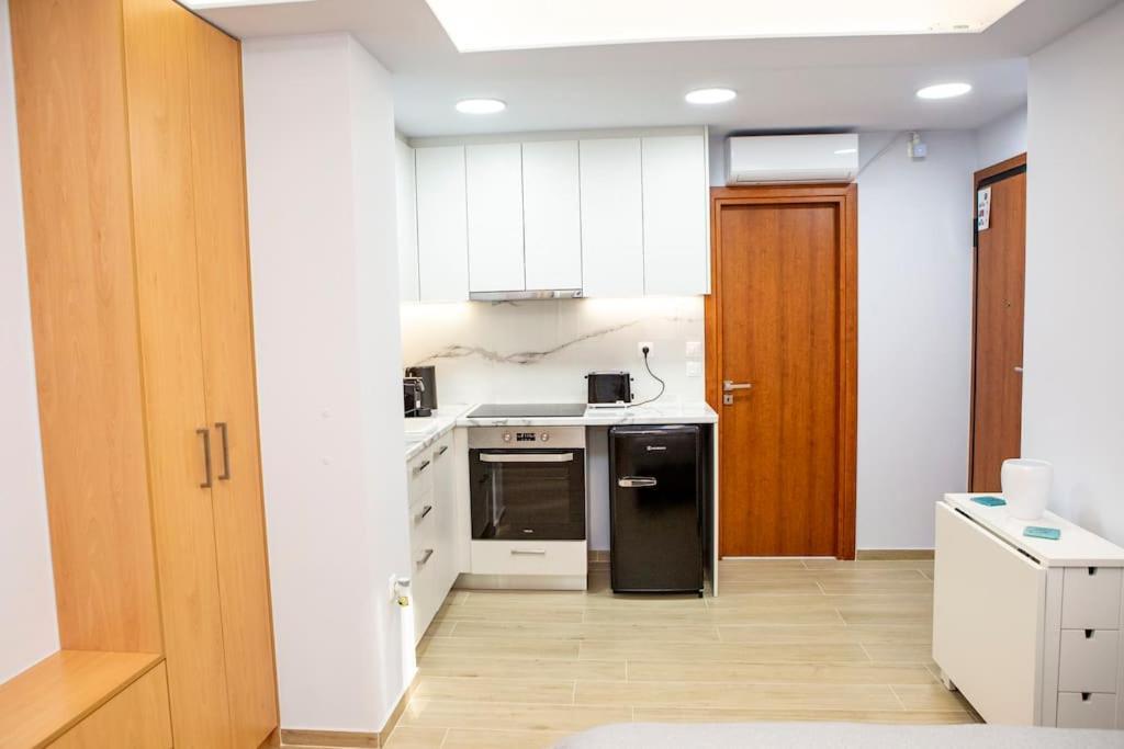 Studio Apartment With All Amenities In Kolonaki เอเธนส์ ภายนอก รูปภาพ