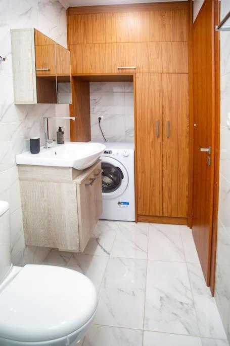 Studio Apartment With All Amenities In Kolonaki เอเธนส์ ภายนอก รูปภาพ