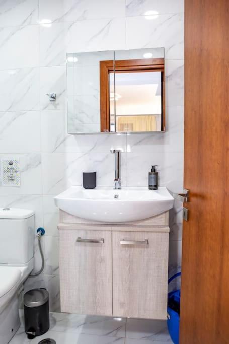 Studio Apartment With All Amenities In Kolonaki เอเธนส์ ภายนอก รูปภาพ